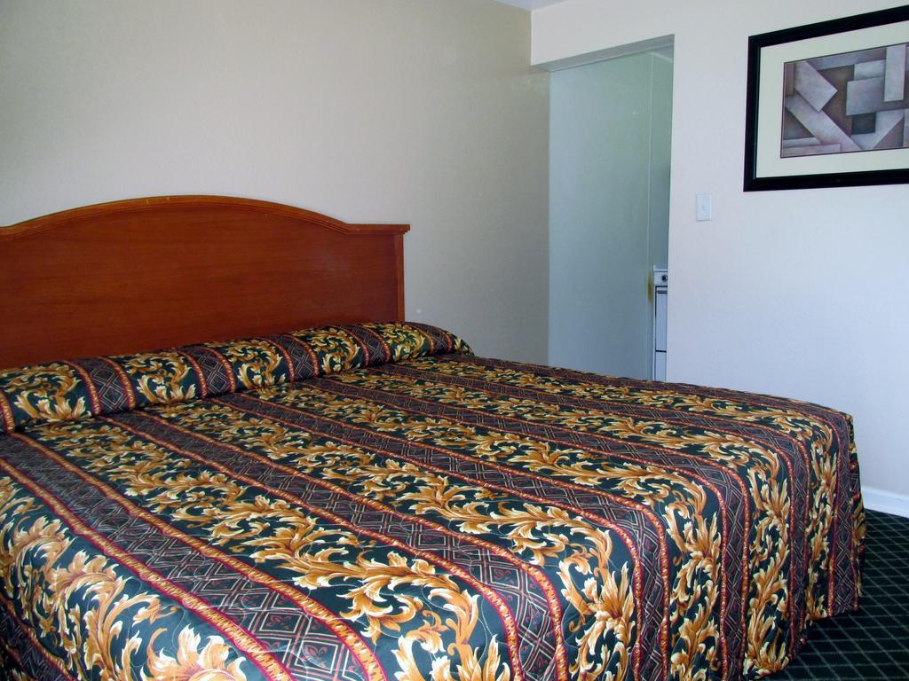 Country Inn Motel Oakdale エクステリア 写真